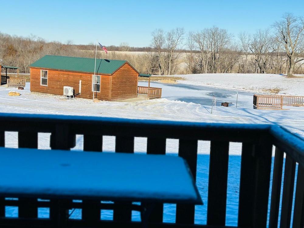 Country Cabins Hotel Chariton Exterior foto